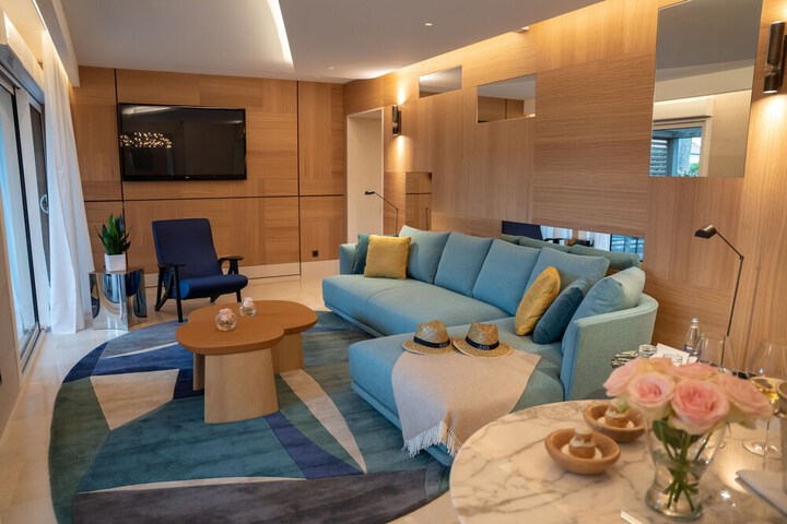 Room 5 of 62