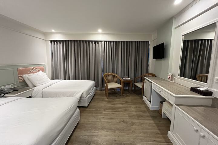 Room 4 of 41
