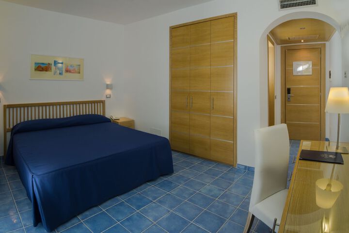 Room 9 of 122