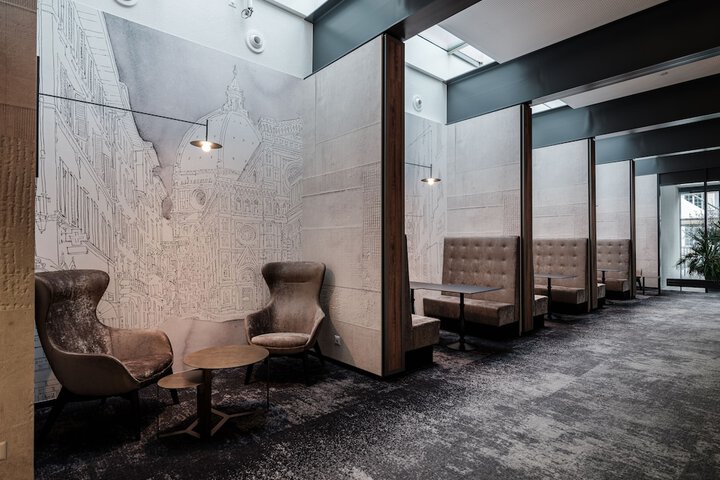 Entrance & Lobby