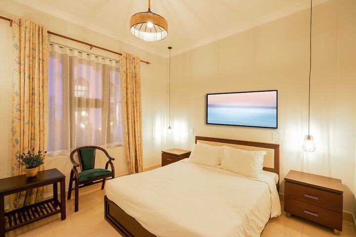 Room 6 of 77