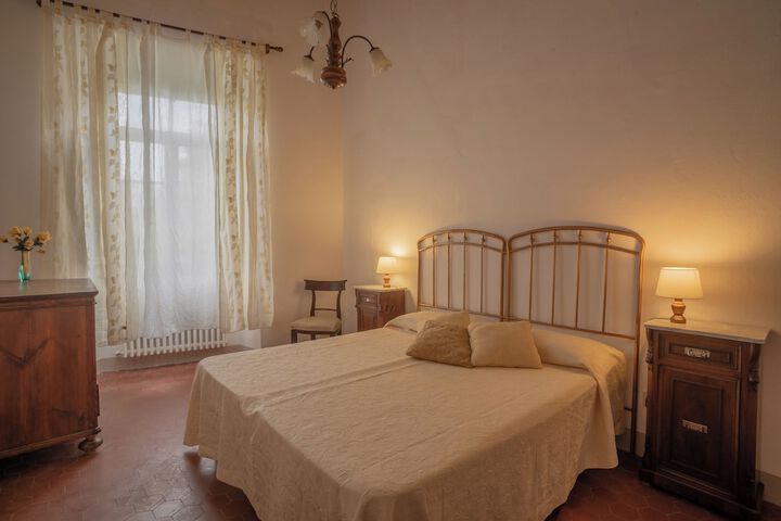 Room 4 of 82