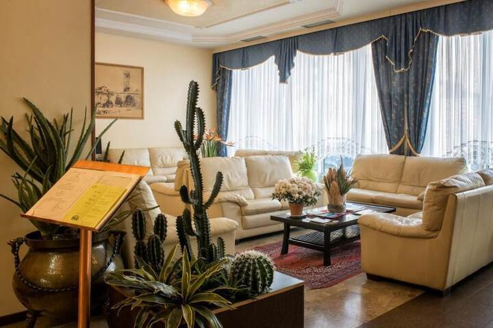 Guest Lobby