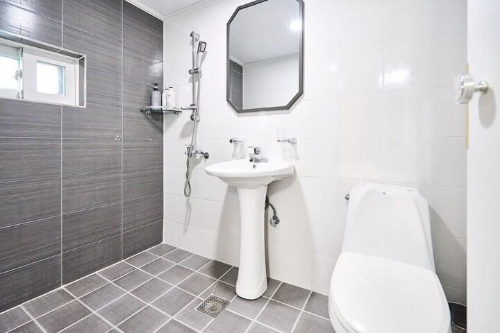 Room 38 of 191