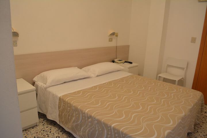 Room 11 of 37