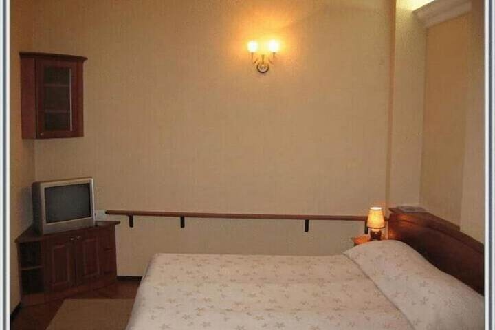 Room 16 of 33
