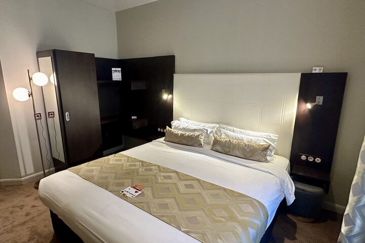Room 42 of 91