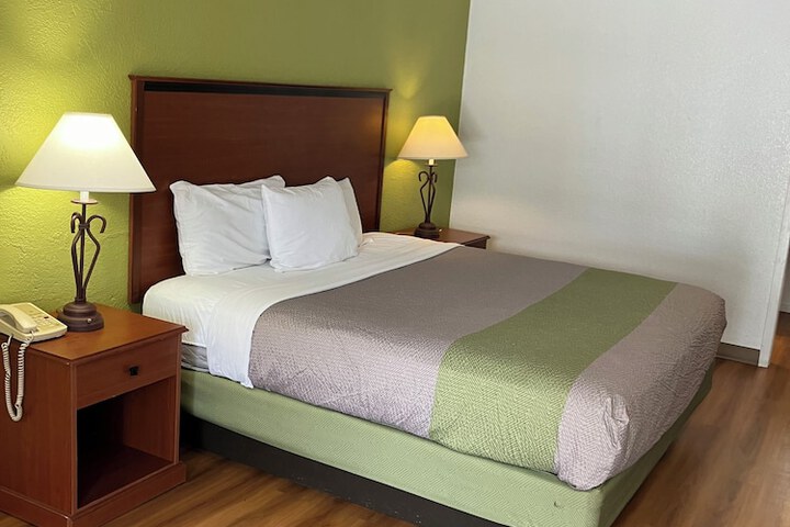 Room 4 of 20