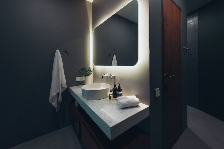 Room 16 of 32