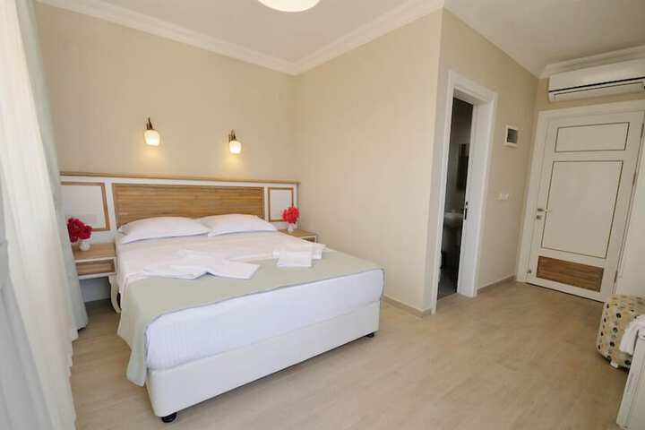 Room 3 of 34