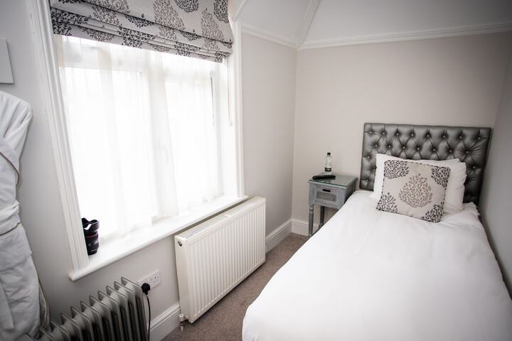 Room 4 of 32