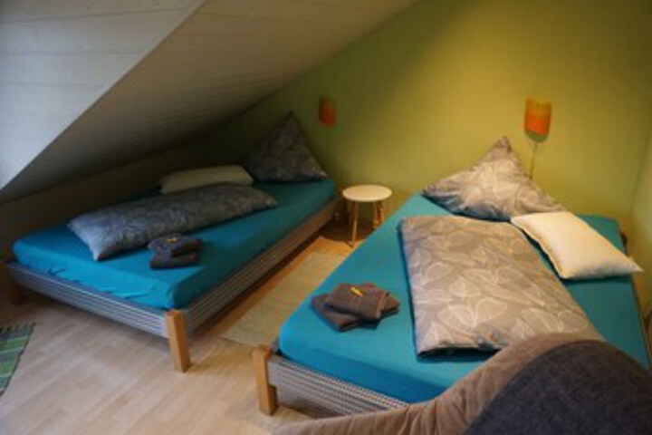 Room 93 of 121