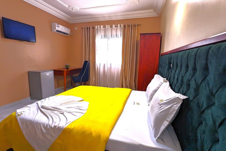 Room 9 of 46