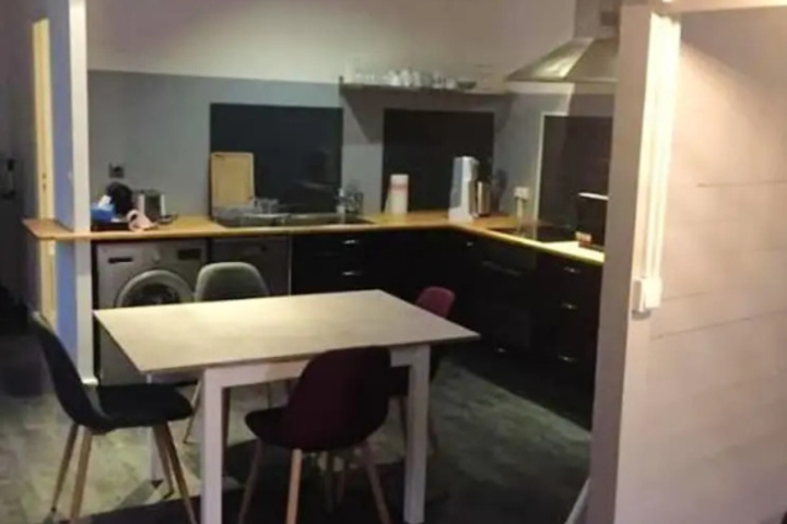 Room 5 of 10