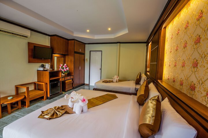 Room 4 of 83