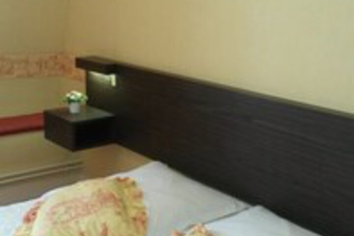 Room 4 of 5