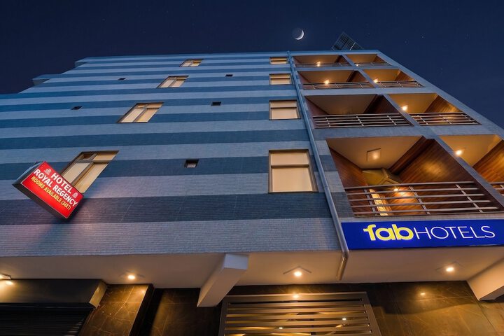 Fabhotel Royal Regency