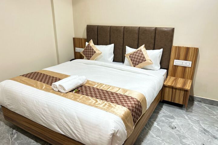 Room 4 of 7