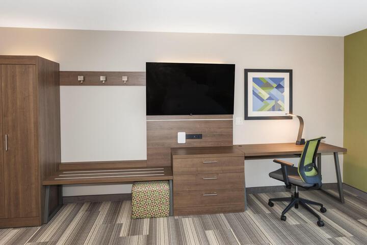 2 Queen Standard Communications Accessible (7 of 9)