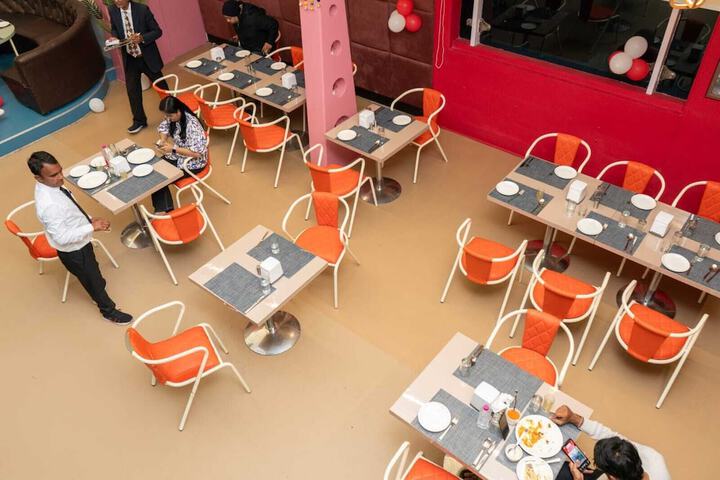Dining 67 of 78