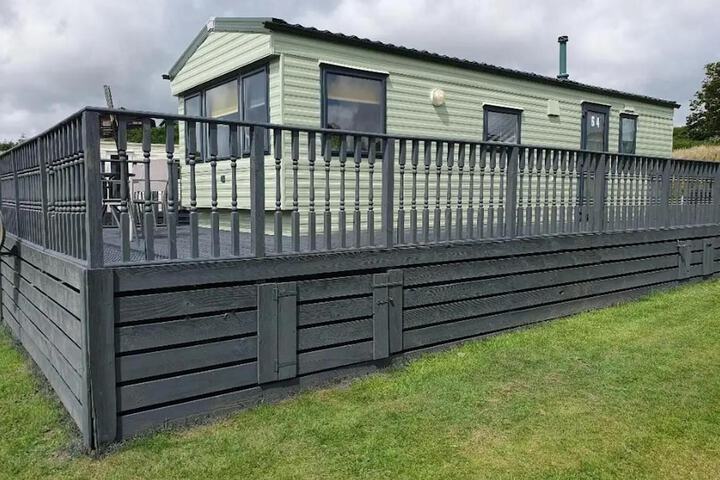 Lochside Retreat at Three Lochs Holiday Park in Newton Stewart