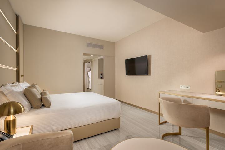 Room 12 of 78