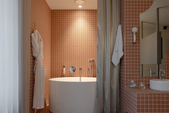 Room 443 of 780