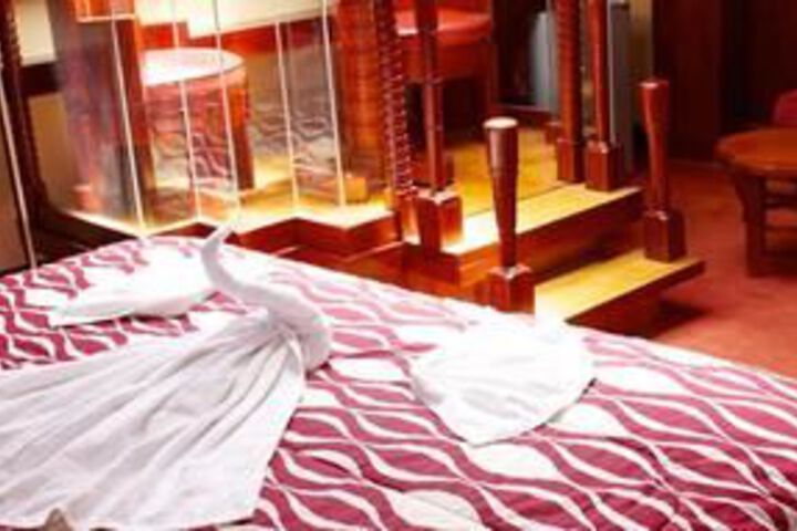 Room 9 of 12