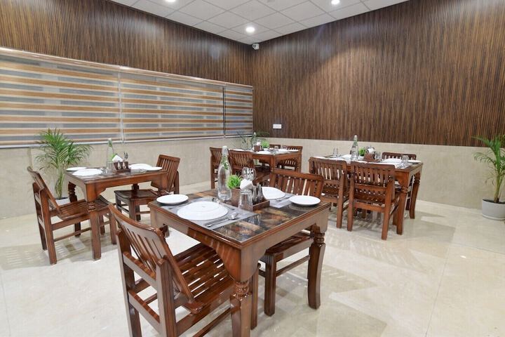 Dining 15 of 29