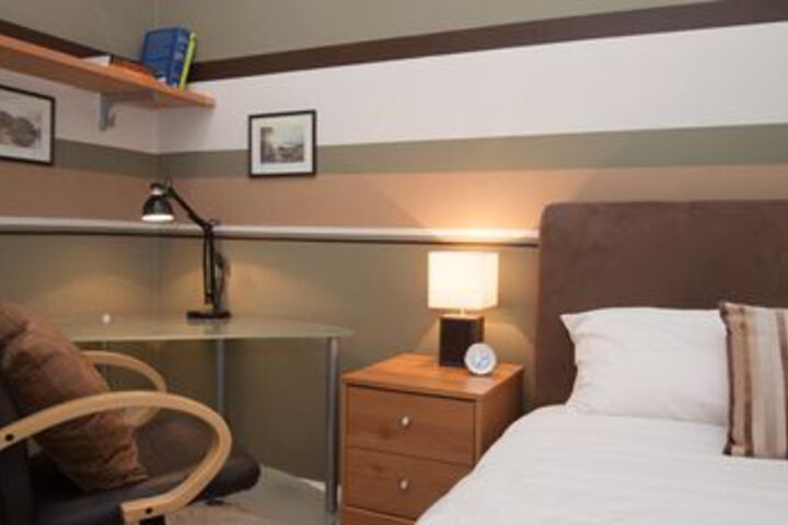 Room 4 of 10