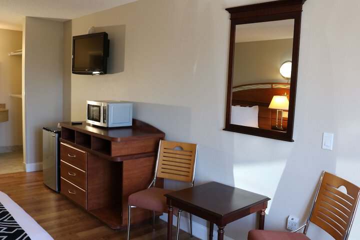 2 Queen Beds (14 of 21)