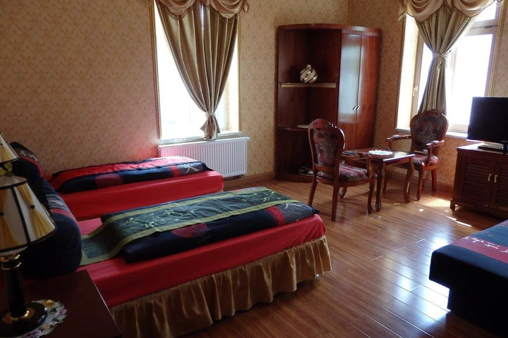 Room 4 of 11