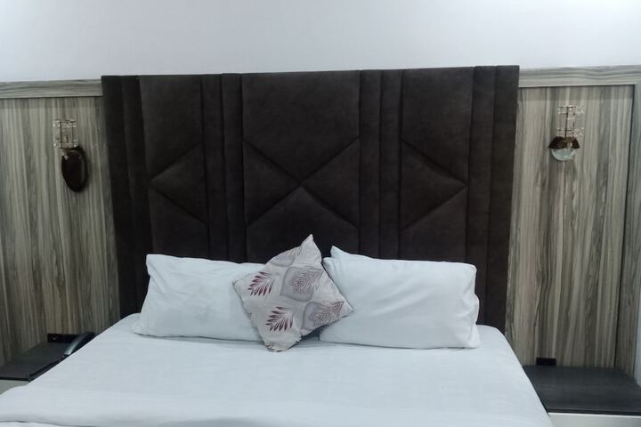 Room 19 of 104