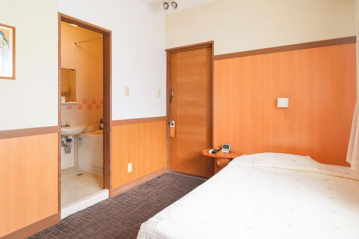 Room 11 of 77