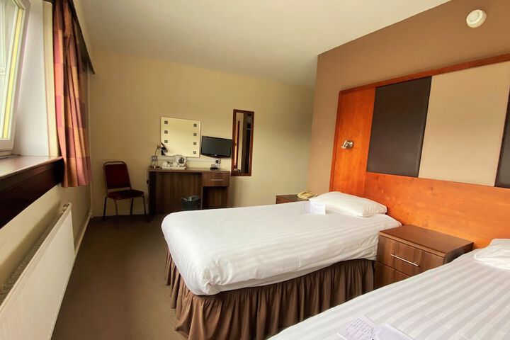 Room 12 of 50