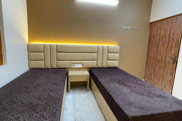 Room 2 of 6