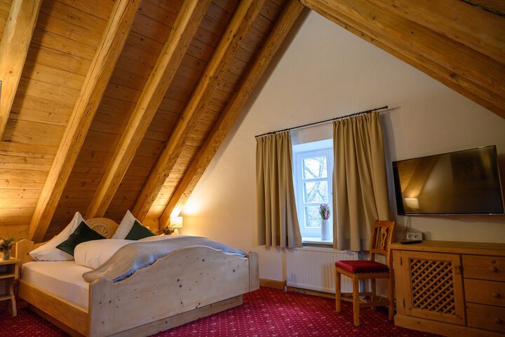 Room 9 of 64