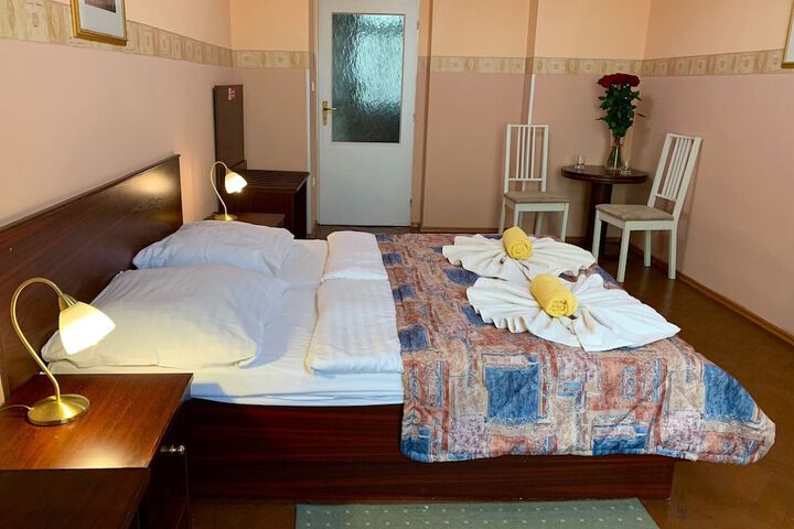 Room 4 of 6
