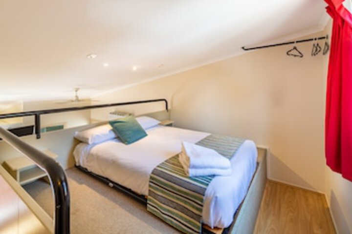 Room 7 of 213
