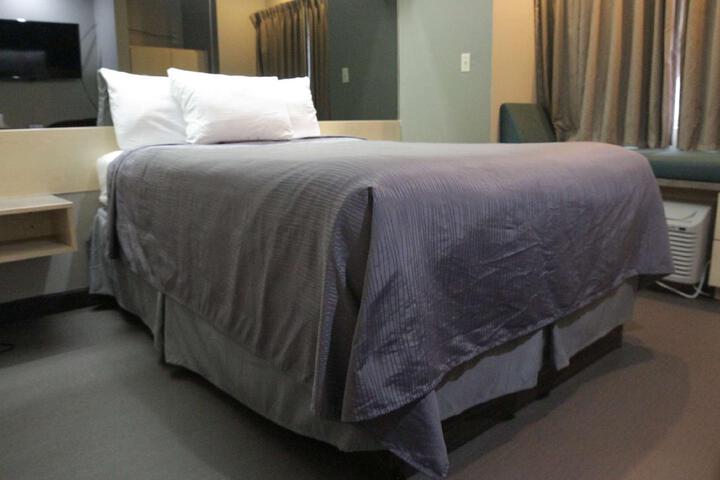 2 Queen Beds (9 of 13)