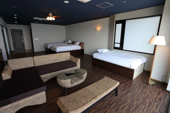 Room 4 of 28