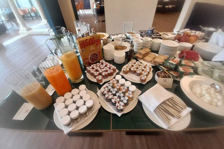 Breakfast/Coffee Service 67 of 118