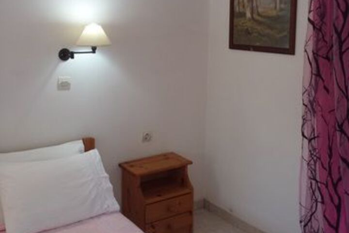 Room 12 of 21