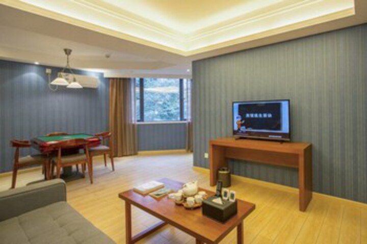 Room 35 of 70