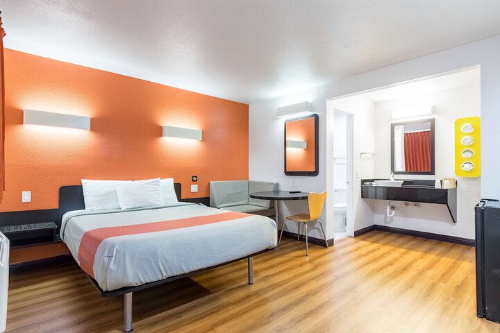 1 Queen Bed Refrigerator (3 of 16)