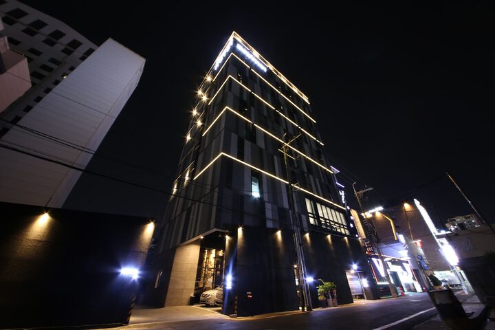 Hotel 114 of 117