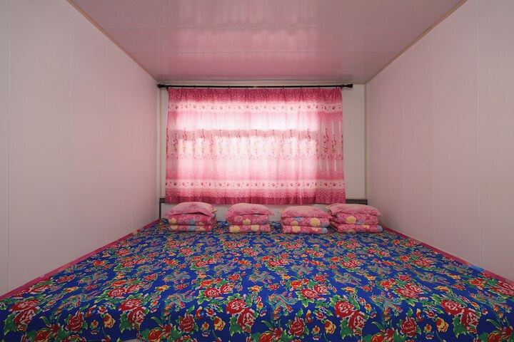 Room 32 of 84