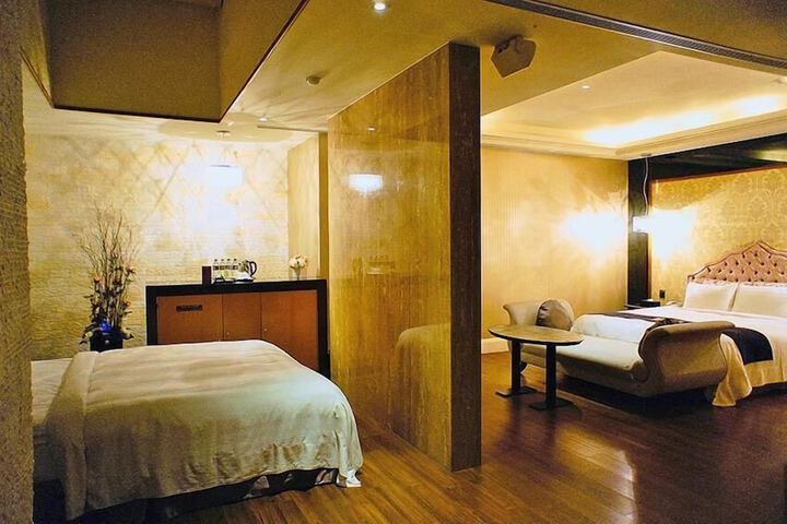 Room 10 of 53