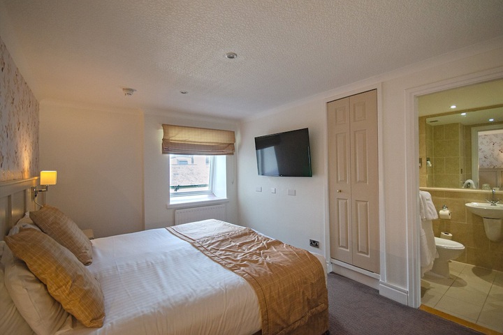 Room 11 of 47