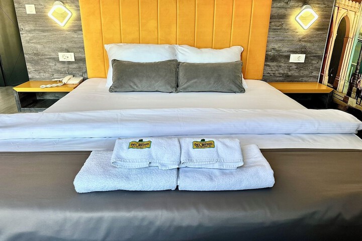 Room 3 of 83